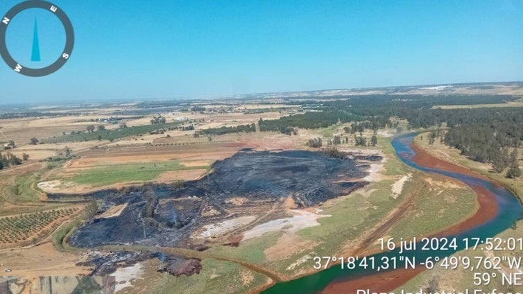 El Infoca estabiliza un incendio forestal en Puebla de Guzmán