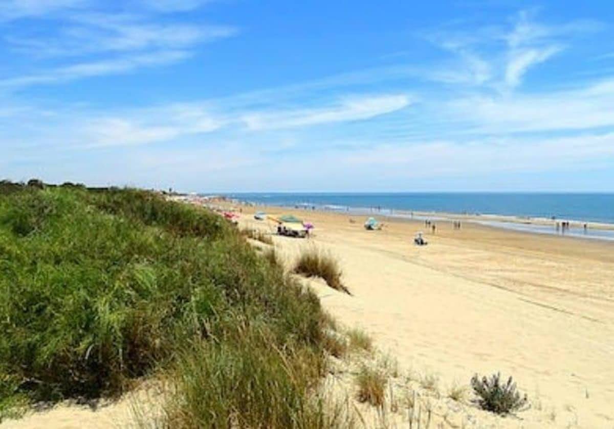 El cadáver apareció en la zona de dunas de la playa de Isla Cristina