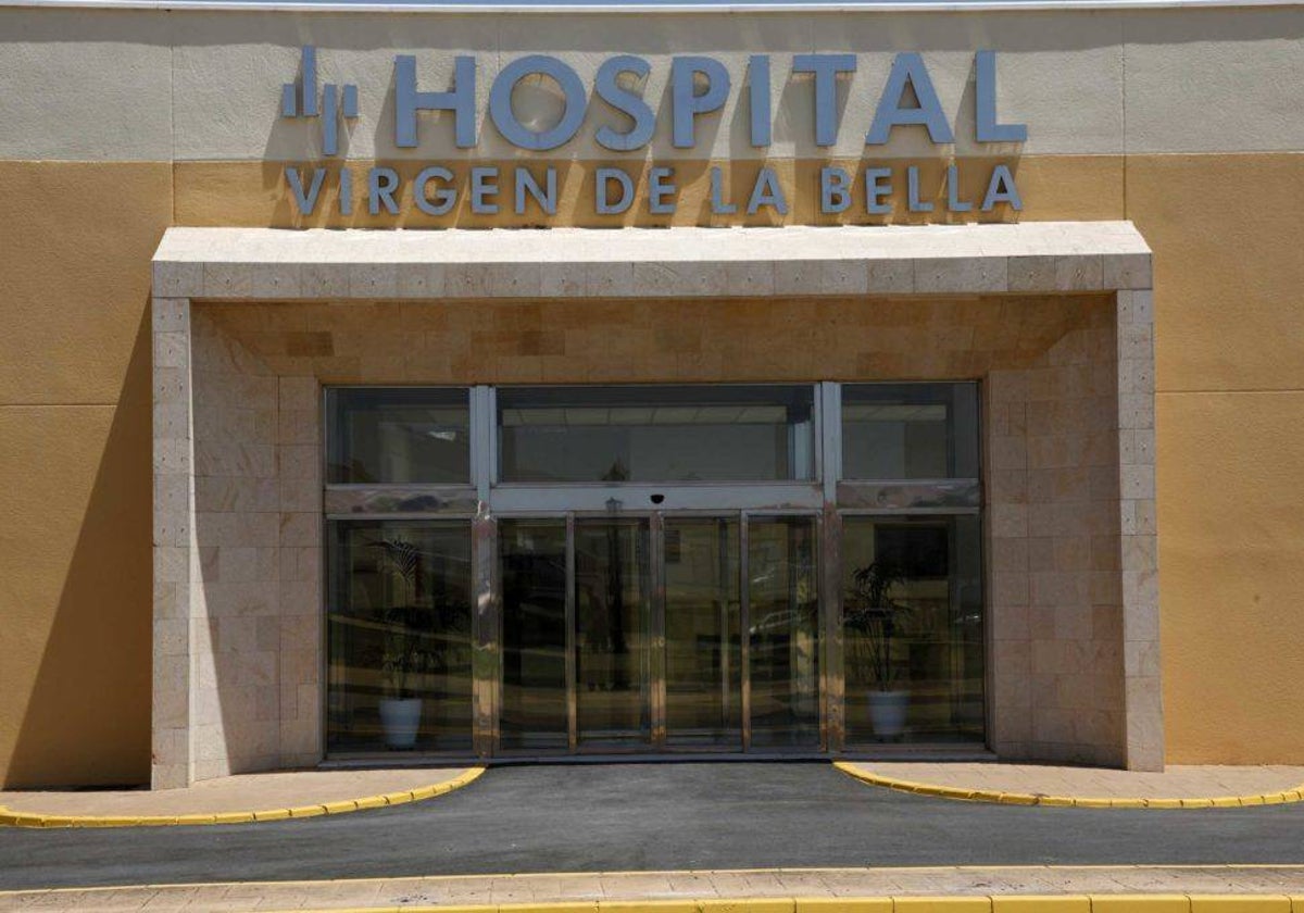 El herido fue trasladado hasta el hospital Virgen de la Bella de Lepe