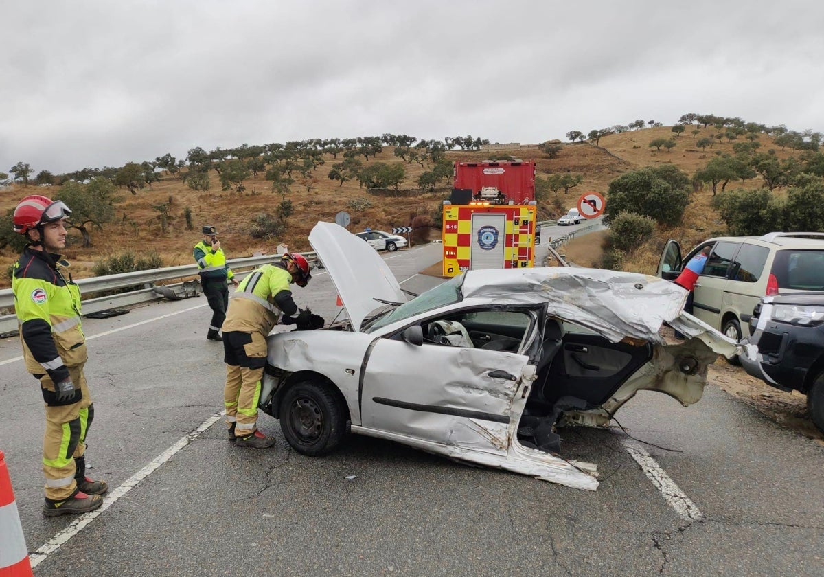 El accidente en la N-435 esta mañana en el término municipal de Jabugo