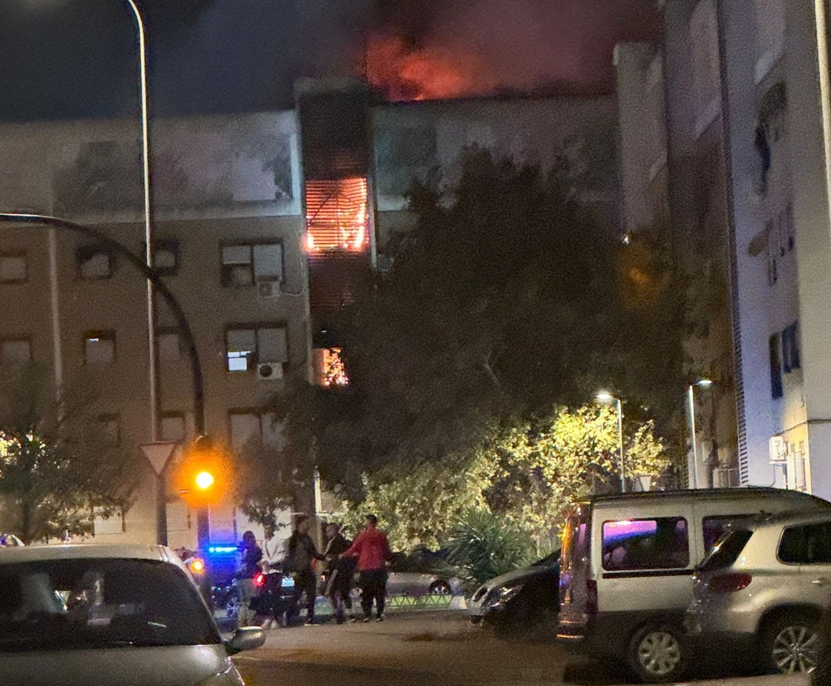 El nuevo incendio de esta madrugada en un bloque de la plaza Violeta en El Torrejón