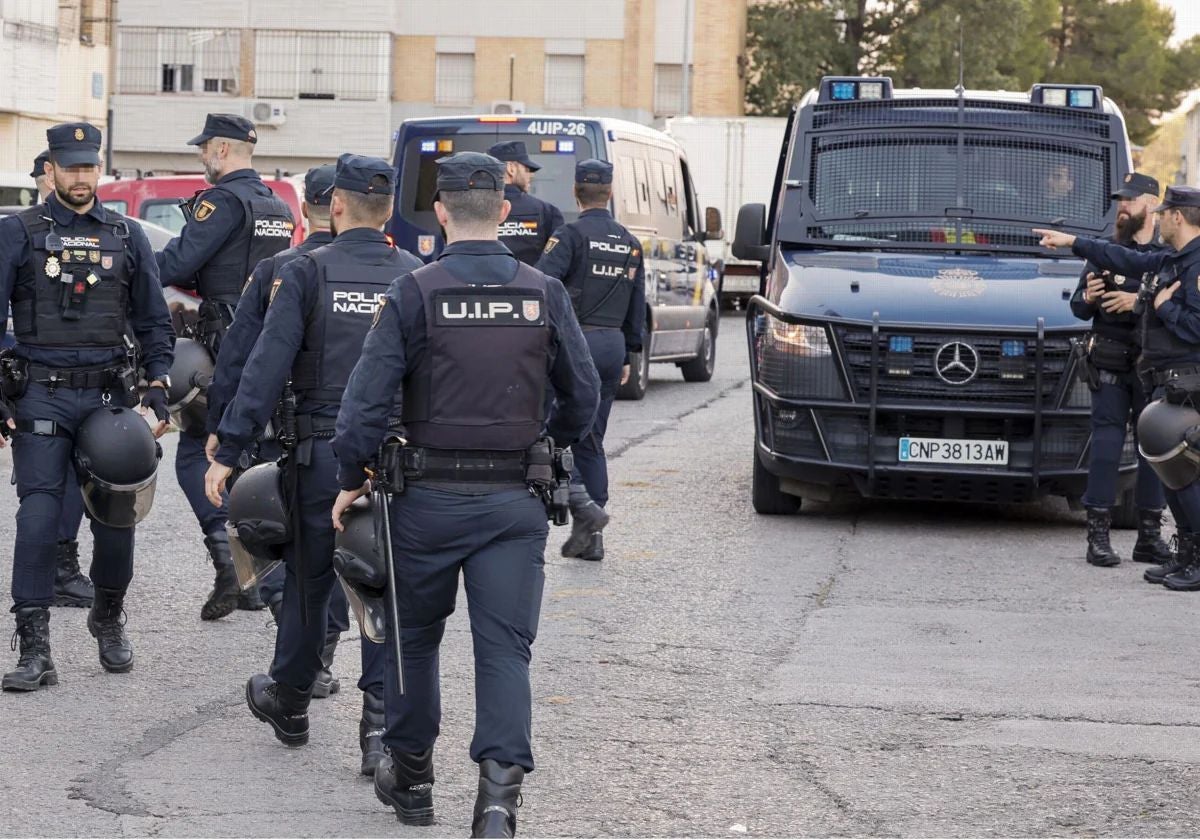 Foto de archivo de agentes de la UIP