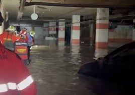 Bomberos de Huelva no encuentran supervivientes en el párking de Bonaire: «el agua está bastante sucia»