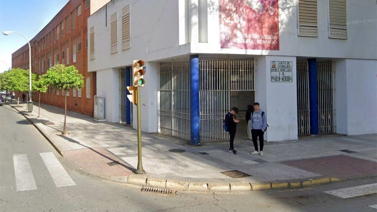Heridos varios alumnos del IES Pablo Neruda de Huelva por un reto viral de TikTok