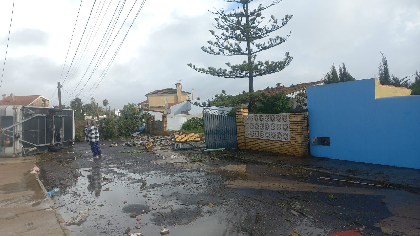 Las imágenes de los destrozos que ha causado un tornado entre Ayamonte e Isla Cristina