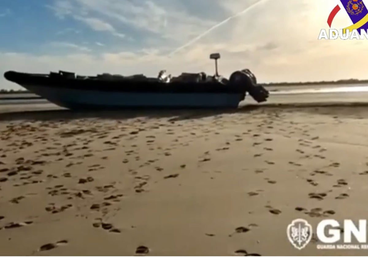 Narcolancha varada en la desembocadura del río Guadiana e intervenida hace más de un año