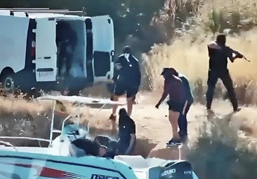 La AUGC denuncia cómo se descarga droga a plena luz del día frente al Muelle de las Carabelas