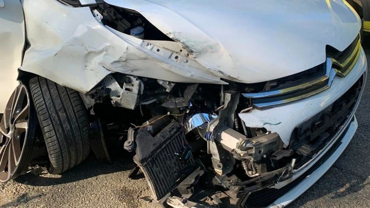 Varios agentes heridos y tres vehículos destrozados tras una "peligrosa persecución" en El Rocío
