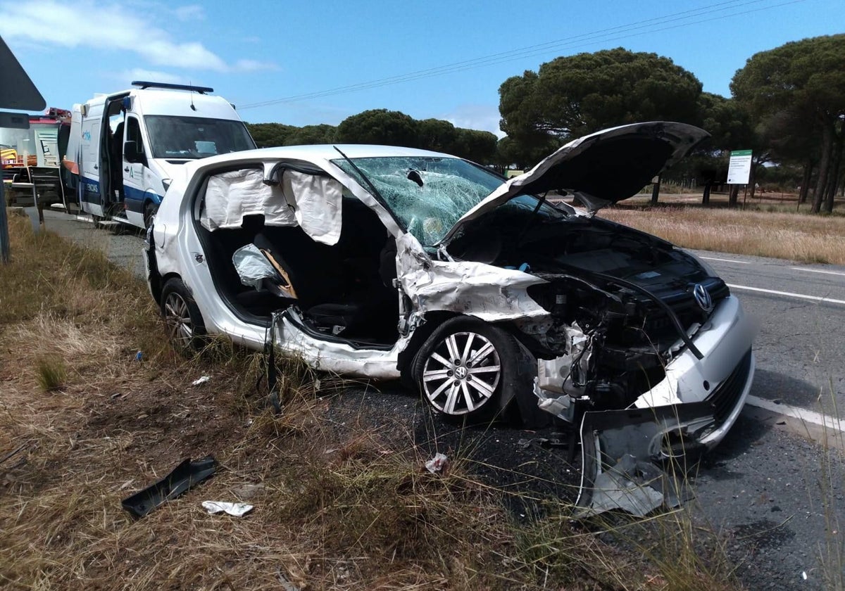 Uno de los coches implicados en el accidente ocurrido en Mazagón