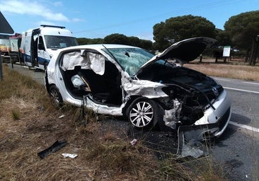Tres heridos en un choque entre dos vehículos junto al poblado forestal de Mazagón