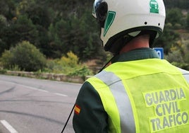 Muere una mujer y dos hombres resultan heridos tras volcar su coche por Niebla en la A-49