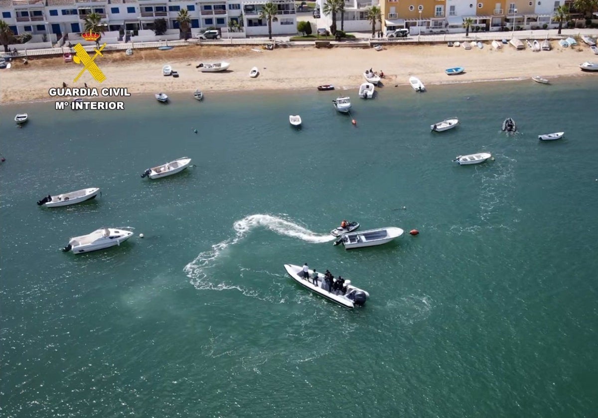 Imagen de archivo de una operación de la Guardia Civil en Isla Cristina