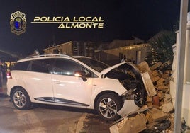 Una persona herida leve en una colisión entre dos vehículos en Matalascañas