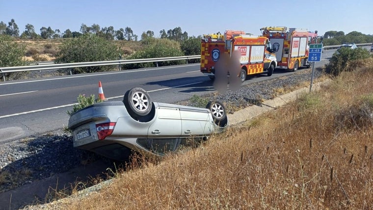 Accidente en Huelva: Una persona herida tras volcar con su coche en la A-49