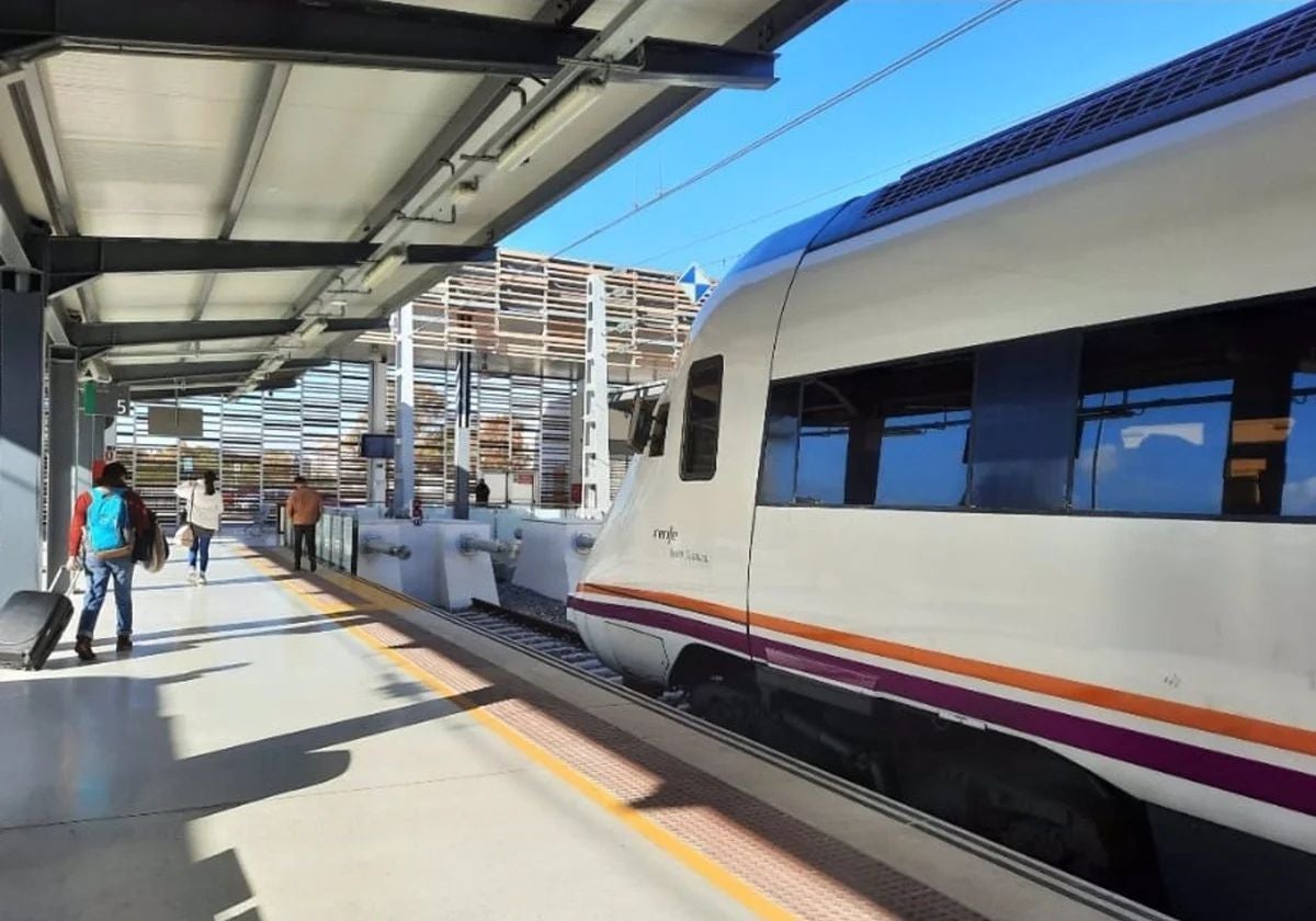 Tren en la estación de Huelva