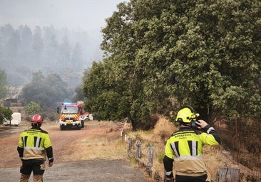 Incendio en Huelva: 200 vecinos de Jabugo desalojados por precaución ante la gran cantidad de humo