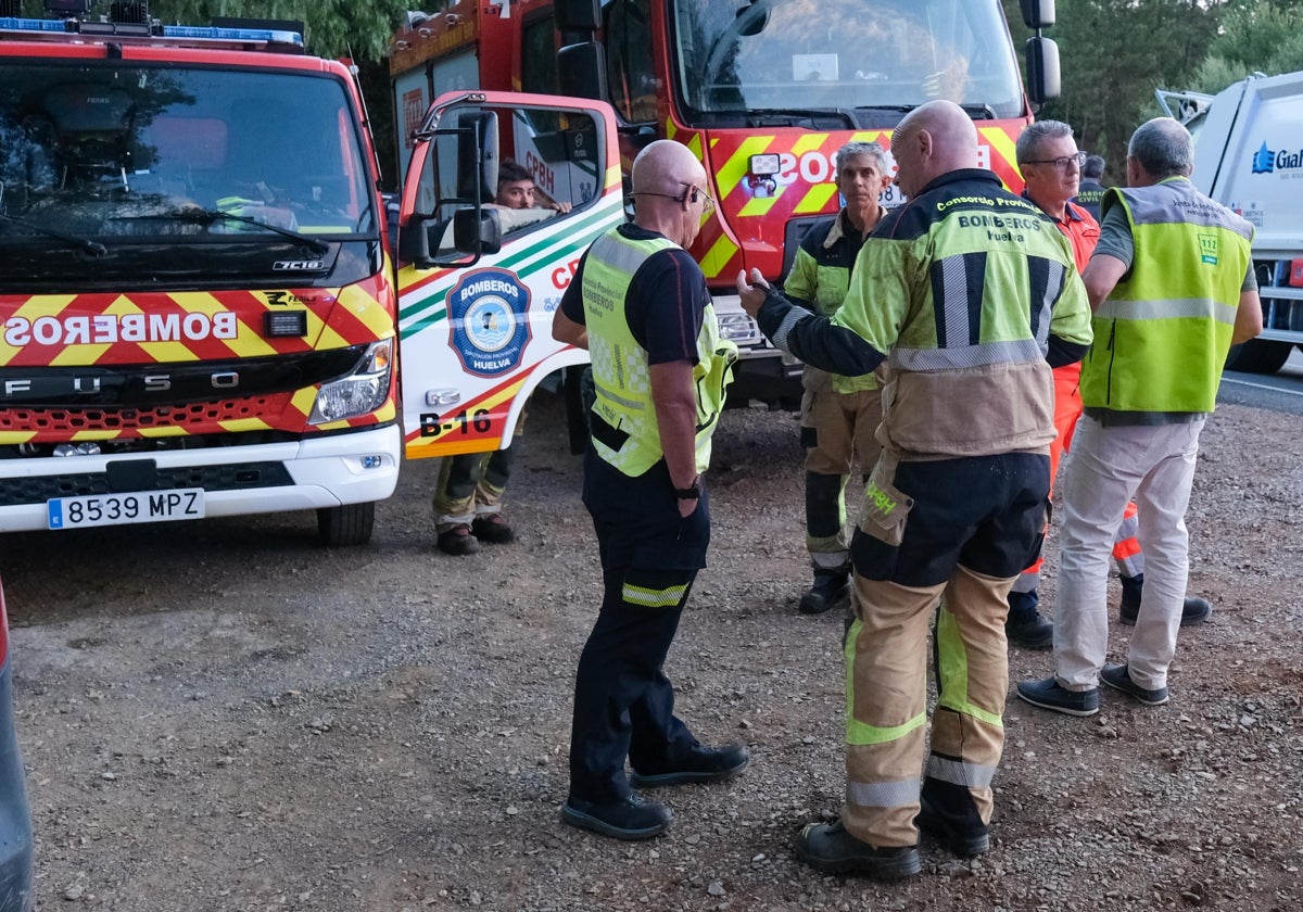 Bomberos de Huelva en un martes con hasta once incendios en la provincia