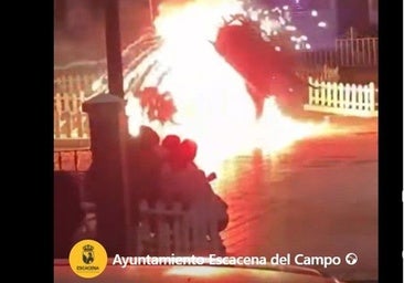 Al menos una herida grave por un toro de fuego durante las fiestas de Escacena del Campo