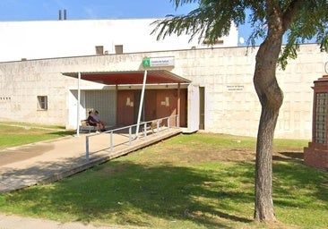 Una paciente pega a un médico e insulta a otras tres facultativas en el centro de salud de San Juan del Puerto