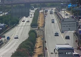 Una colisión en la H-30 sentido Huelva provoca el vuelco de un vehículo