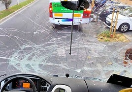 Susto a primera hora en Huelva tras el choque de dos autobuses escolares