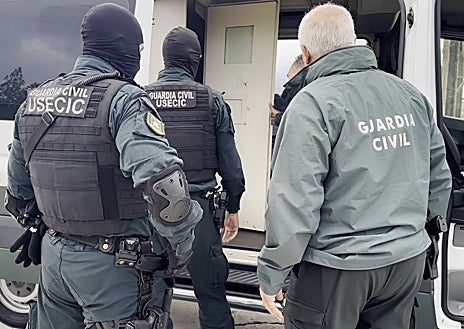 Imagen secundaria 1 - Tres detenidos por matar de una brutal paliza a un vecino de Bollullos