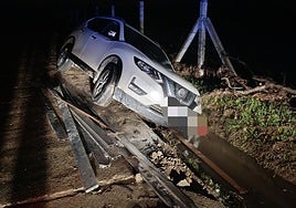 El coche que fue arrastrado por la corriente en Almonte