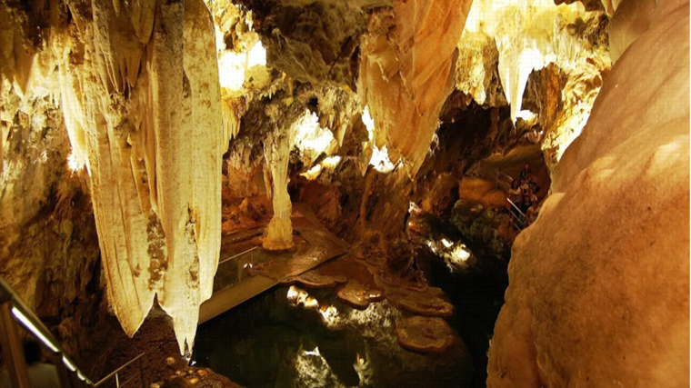 Interior de la Gruta de las Maravillas