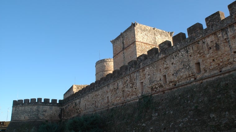 Imagen de la muralla de Niebla, el pueblo de Huelva el pueblo con la mayor cantidad de torres de Andalucía