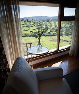 Imagen secundaria 2 - El impresionante hotel cerca de Huelva donde puedes dormir en un convento del siglo XVI con vistas a la sierra