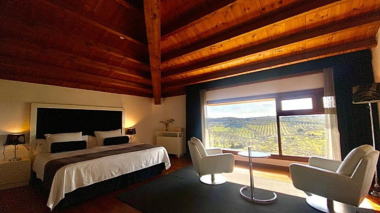 El impresionante hotel cerca de Huelva donde puedes dormir en un convento del siglo XVI con vistas a la sierra