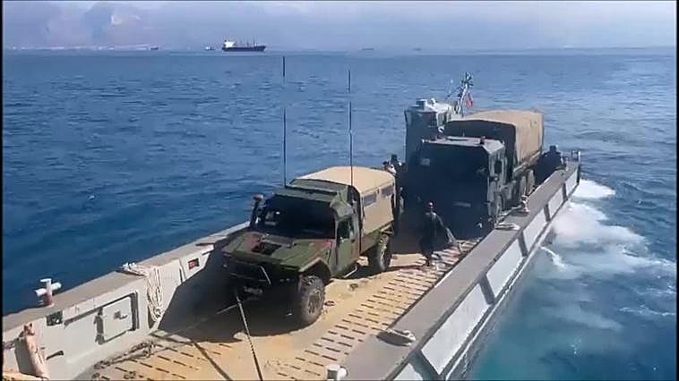 Despliegue de personal y material del Grupo Anfibio Aeronaval Dédalo 23 de la Armada española en la costa de Turquía para prestar ayuda humanitaria tras el terremoto