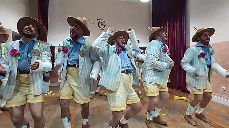 Chirigota Los sinceros en camerinos del Falla antes de los cuartos de final del COAC 2023