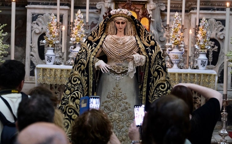 Santo Domingo acoge con emoción a la Virgen de las Penas