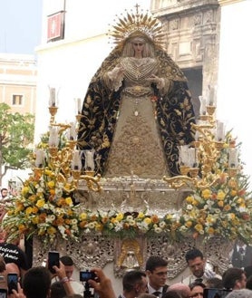 Imagen secundaria 2 - Salida de la Virgen