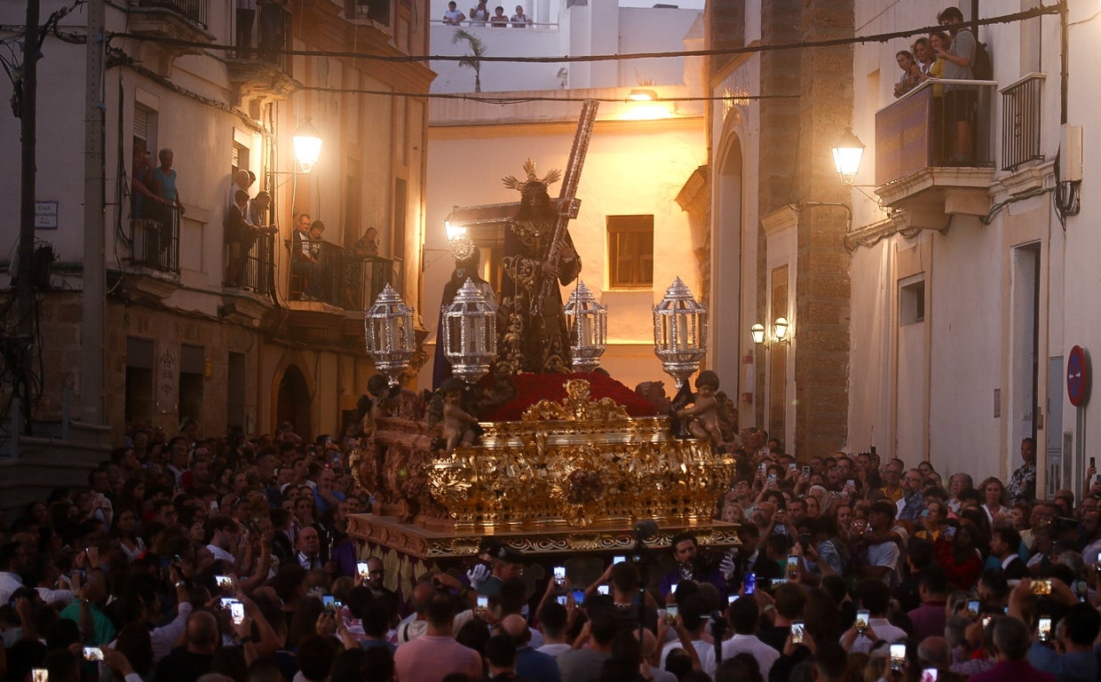 Fotos: las imágenes de los traslados de la Magna de Cádiz