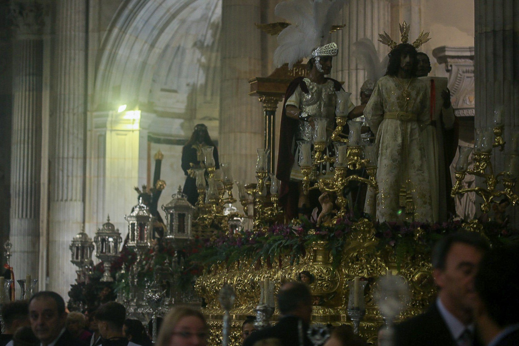 Fotos: las imágenes de los traslados de la Magna de Cádiz