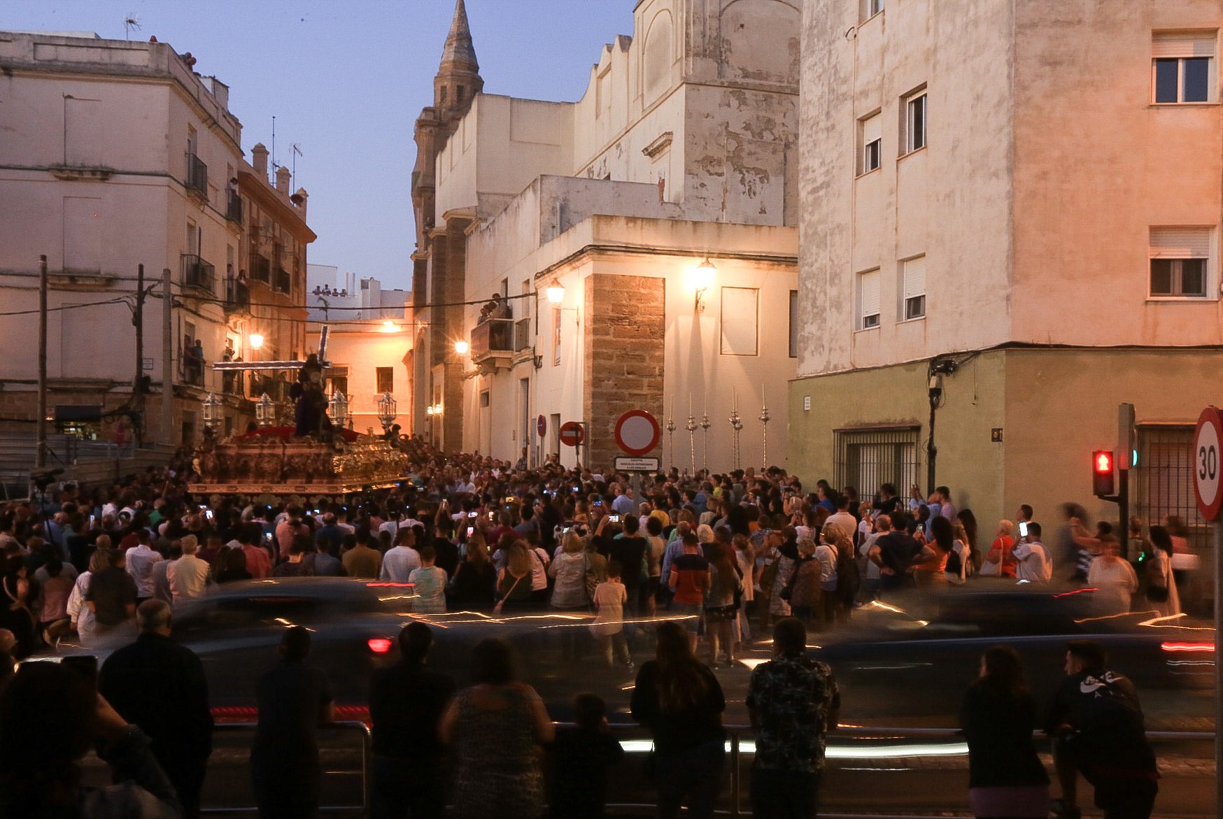 Fotos: las imágenes de los traslados de la Magna de Cádiz