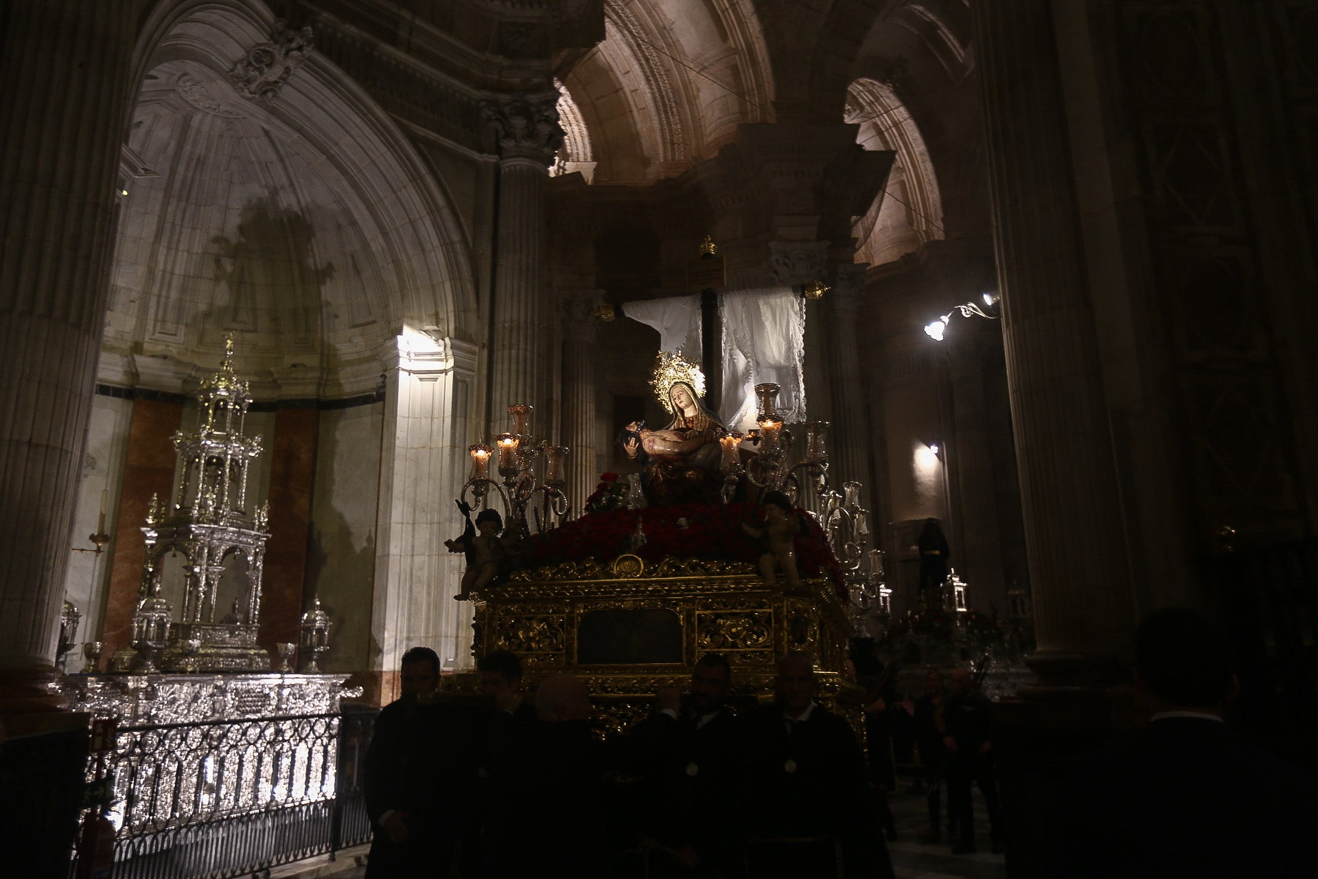 Fotos: las imágenes de los traslados de la Magna de Cádiz