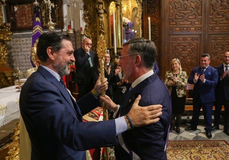 Jacinto Plaza toma posesión como hermano mayor del Nazareno de Santa María