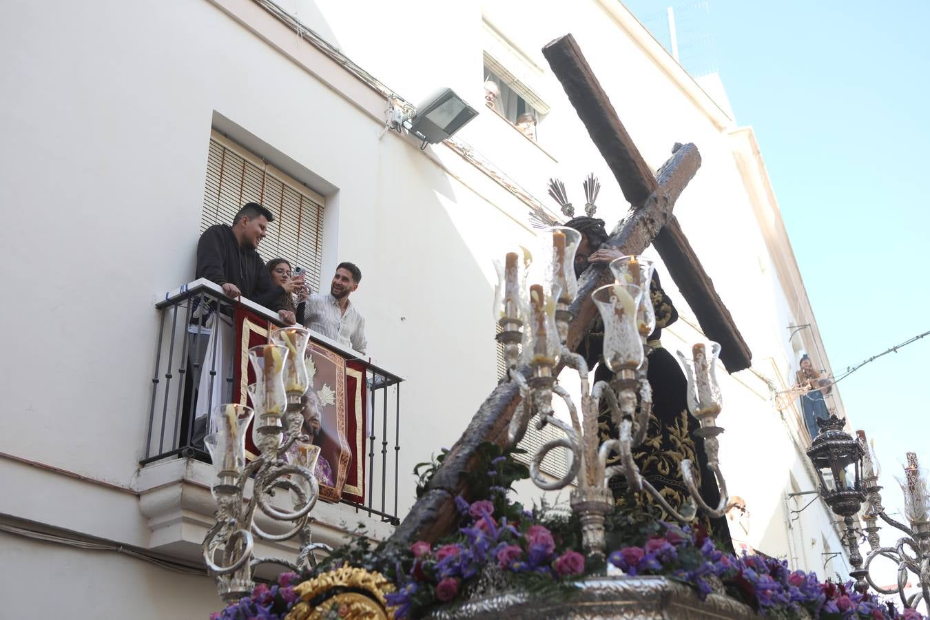 Fotos: el estreno procesional del Nazareno de la Obediencia de Cádiz