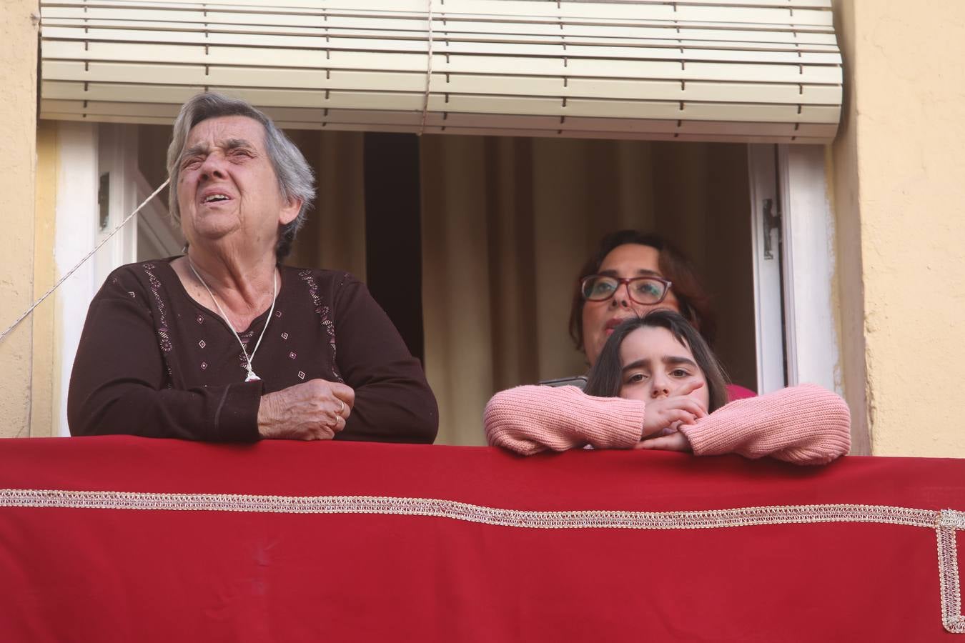 Fotos: el estreno procesional del Nazareno de la Obediencia de Cádiz