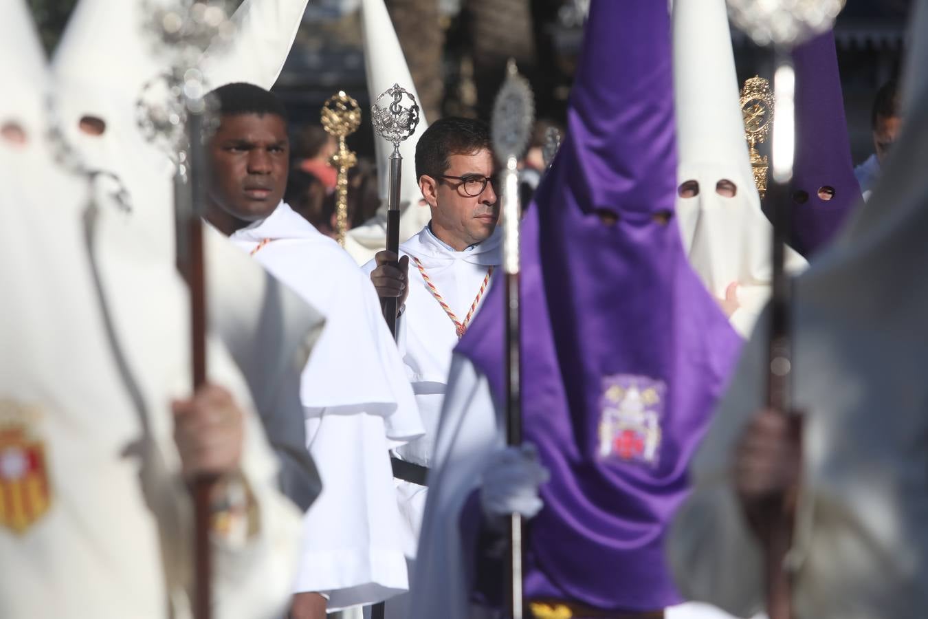 Fotos: el estreno procesional del Nazareno de la Obediencia de Cádiz