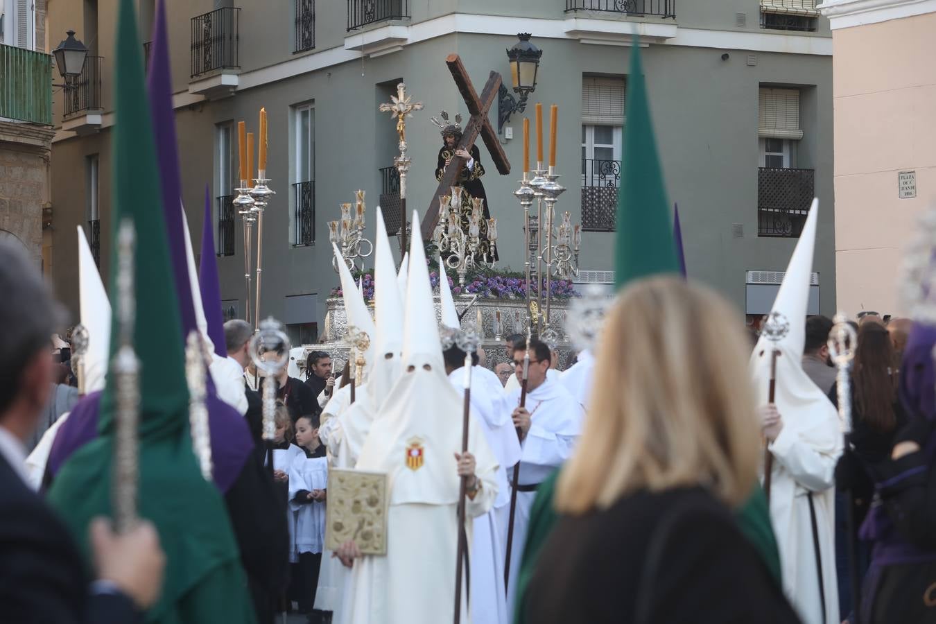 Fotos: el estreno procesional del Nazareno de la Obediencia de Cádiz