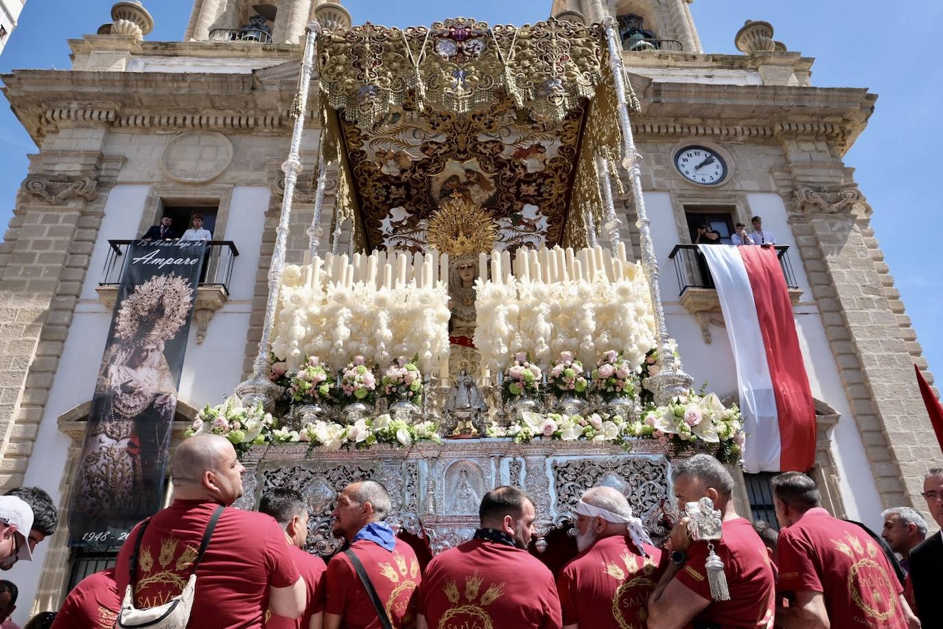 Fotos: la Borriquita ya luce en procesión en este Domingo de Ramos