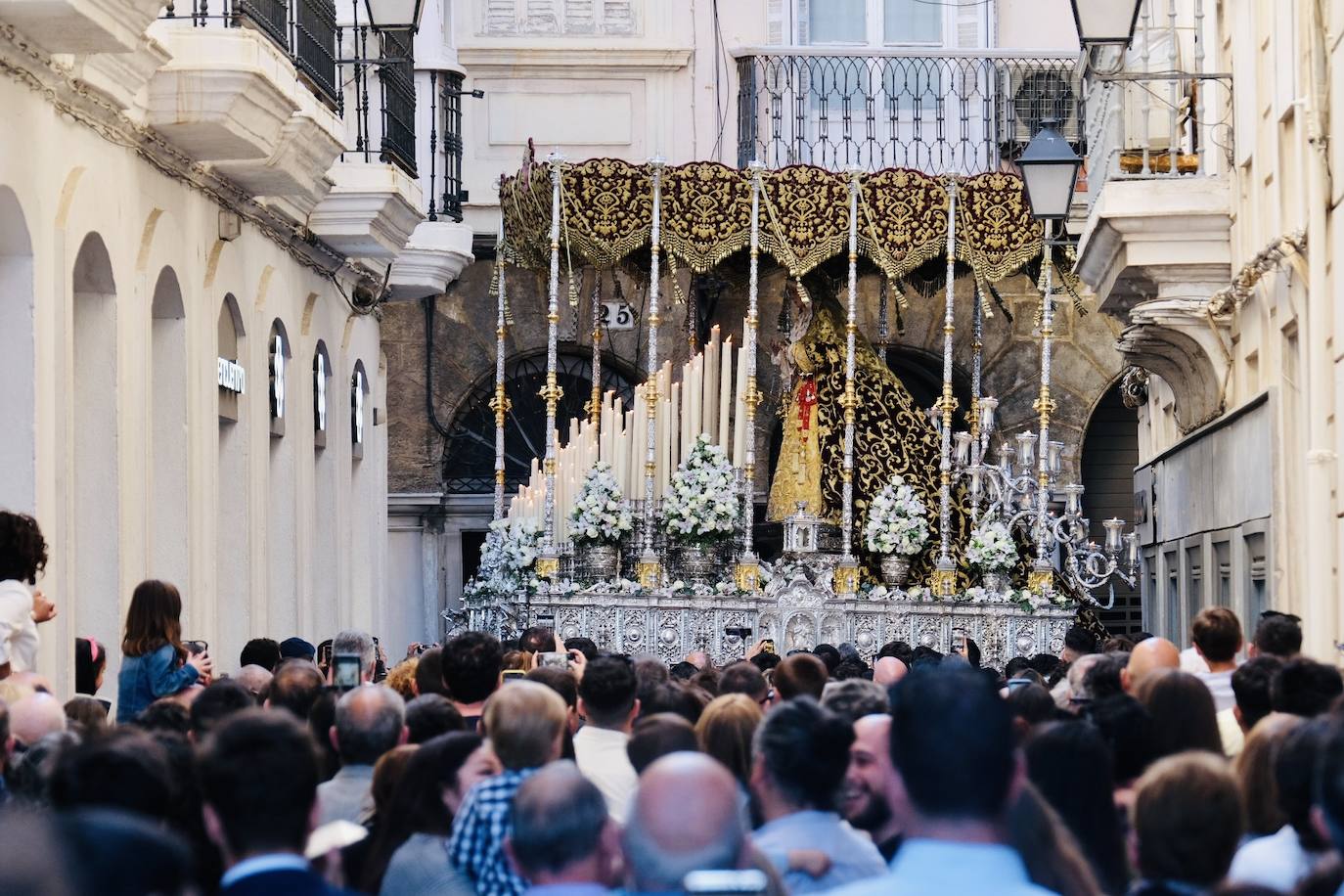 Fotos: el paso de Humildad y Paciencia de Cádiz en este Domingo de Ramos