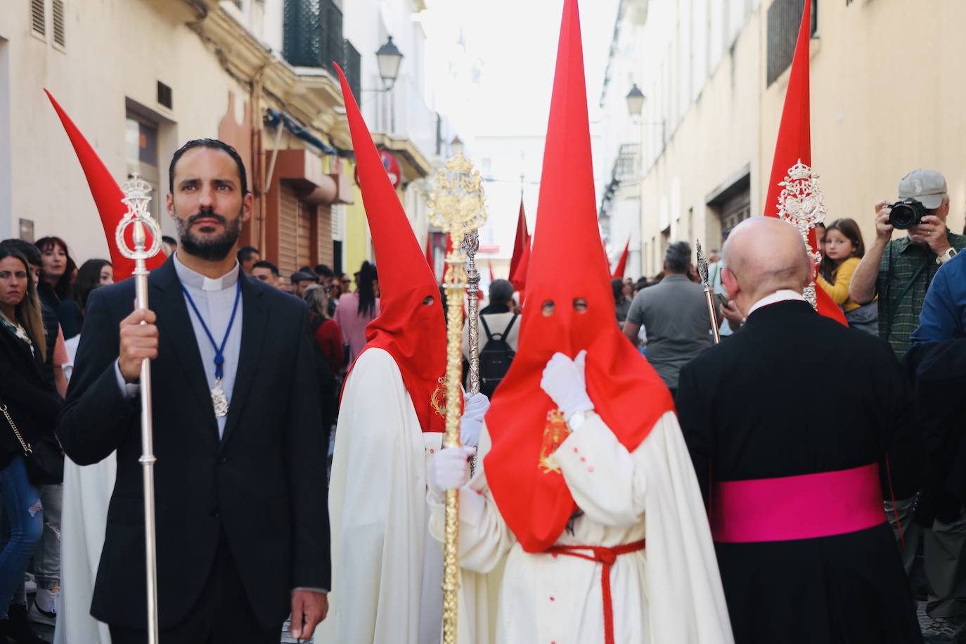 Fotos: Las Penas y su andar por las calles de Cádiz en este Domingo de Ramos