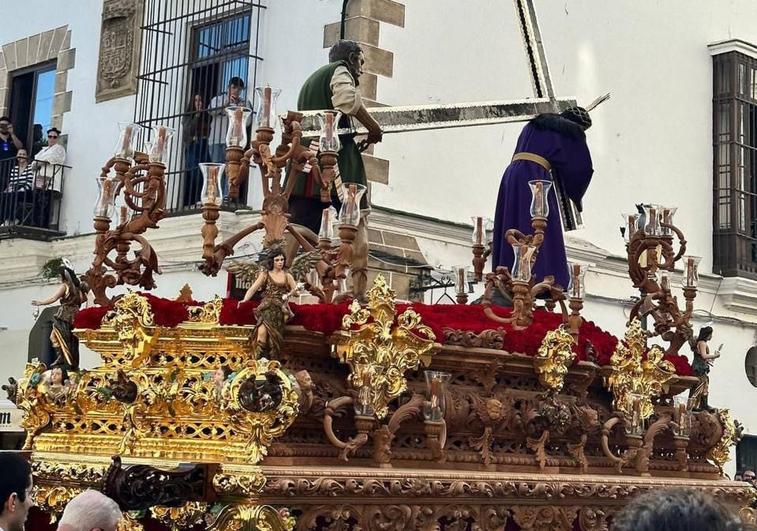 El señor del Lunes Santo, afligido ante sus fieles en El Puerto