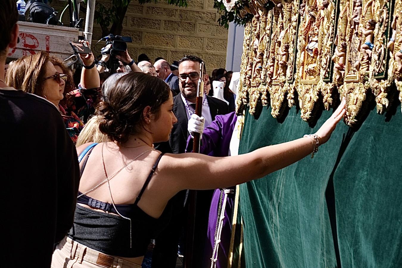 Fotos: El Nazareno del Amor recorre las calles de Cádiz