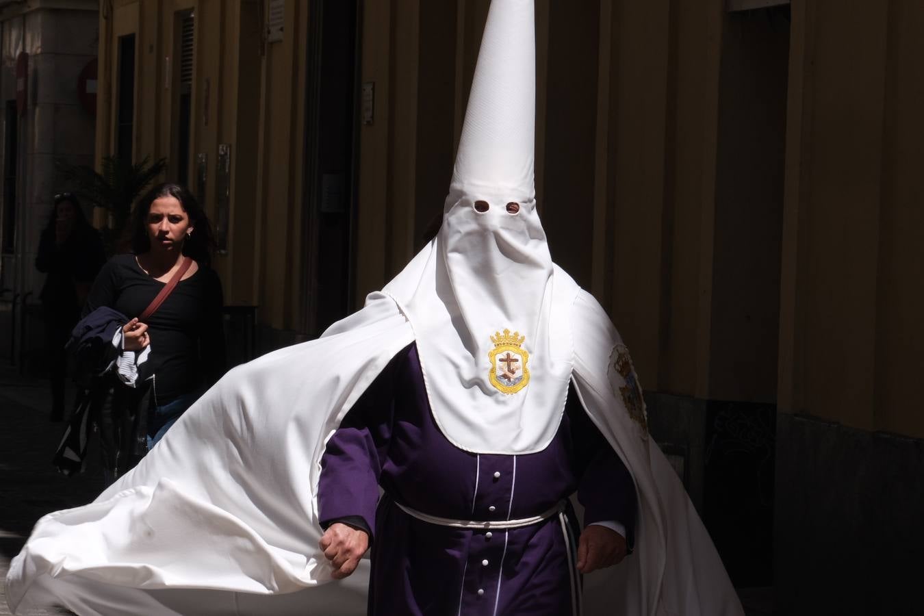 Fotos: El Nazareno del Amor recorre las calles de Cádiz